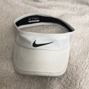 Nike featherlight Dri-fit visor